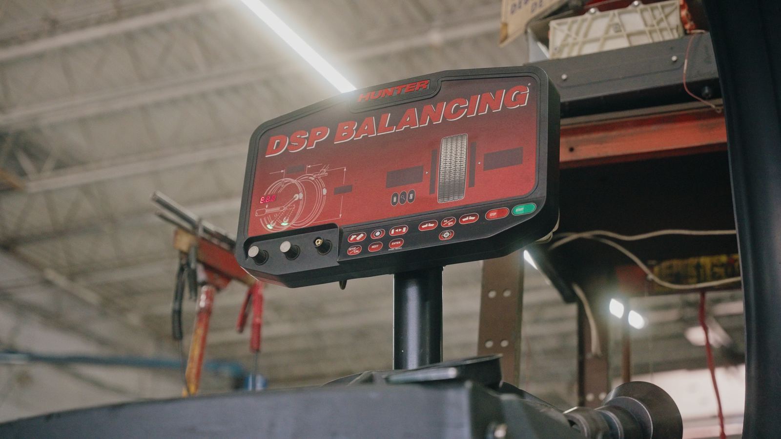 Hunter DSP wheel balancing machine display