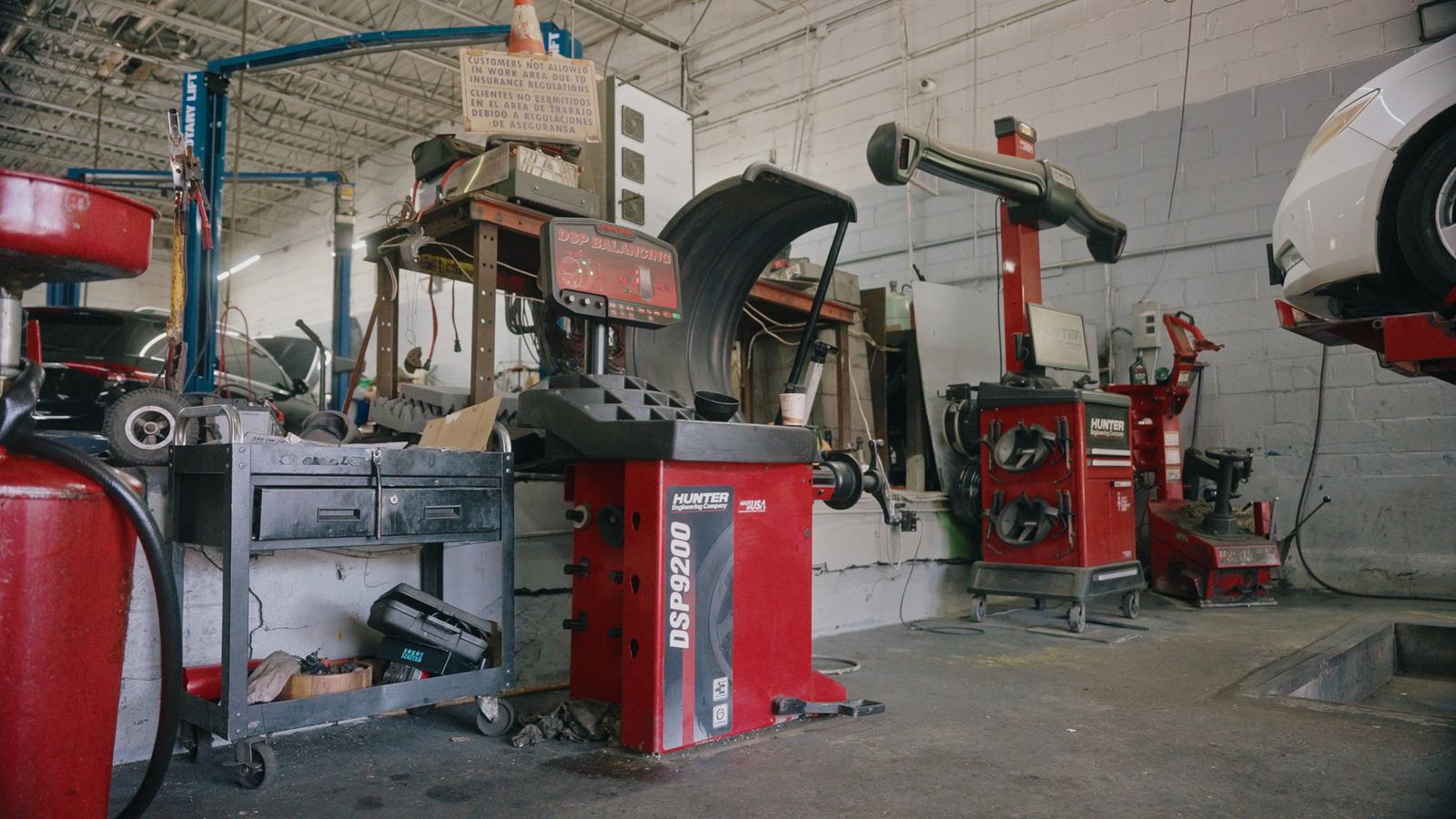Hunter wheel balancer and tire changer in the shop